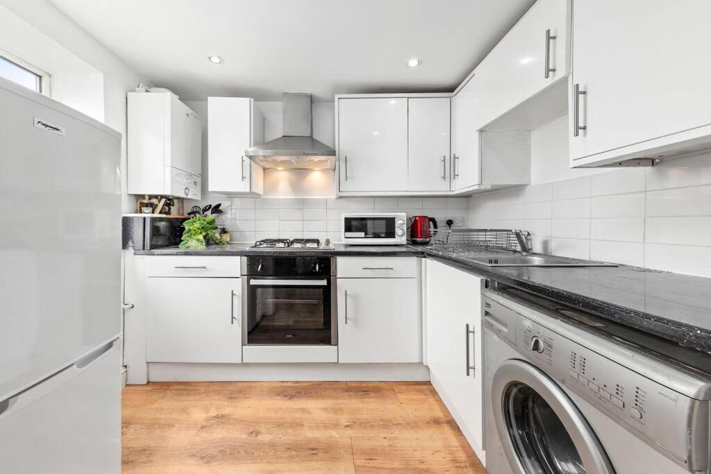 Апартаменты 1Br Modern Flat On Edgware Rd Ed3 Лондон Экстерьер фото